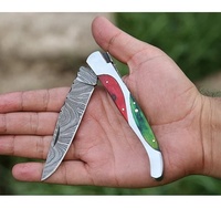 Couteau de poche en acier damas fait main personnalisé avec manche en bois Pukka et gaine en cuir fin couteau de bricolage