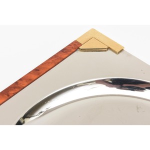 Bandeja de Almacenamiento Cuadrada de Metal con Acabado Pulido y Detalles de Madera para Uso en Mesa, Diseño Minimalista, Apta para Lavavajillas, de Una Sola Capa - Product Image 2