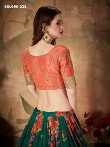 ชุดเลเฮนกาสีเขียวปักลายดอกไม้ดิจิทัลพร้อมด้วยผ้าออร์แกนซ่าคุณภาพพรีเมียม - ประดับด้วยดอริและเลื่อม - ชุดโชลีปักลายสำหรับผู้หญิง - Product Image 4