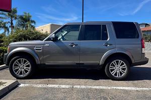 Land Rover LR4 2011, BMW 328-i xDrive Sports Wagon 2012 - Product Image 3