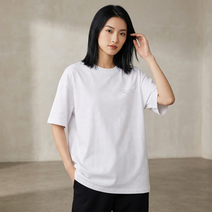 T-shirt blanc surdimensionné à manches courtes avec logo ailes en relief, haut décontracté en jersey de coton à col rond pour homme - Product Image 5