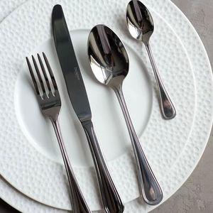 Couverts en métal polis à la main pour accessoires de table haut de gamme avec bords lisses et brillance durable - Product Image 1