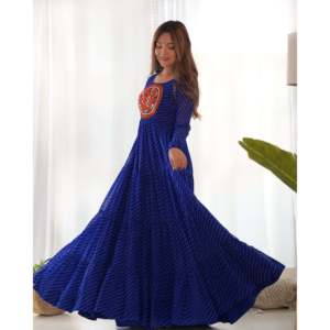 Hermoso Vestido Anarkali con Estampado Laheriya, Tela de Chifón, Silueta en A, Cintura Imperio - Product Image 4