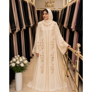 Conjunto de Abaya Islámica Premium con Hiyab |   Elegante Vestido Musulmán Verde para Mujer, Estilo de Oriente Medio, Abaya Verde Oscuro |   Moda Modesta - Product Image 4