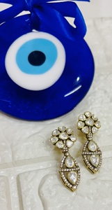 Pendientes de tuerca clásicos de lujo con diseño floral en forma de pera redonda, chapados en oro, de Amaira Jewels, para mujer, ideales para fiestas. - Product Image 4