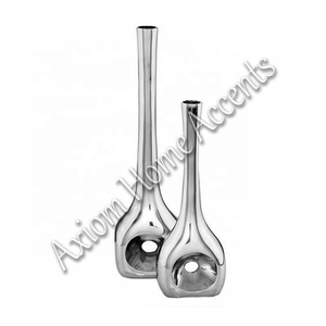 Vase en métal chic avec élégance moderne fabriqué à la main par Axiom Home Accents Glaçure transparente unique et élégante pour la décoration intérieure - Product Image 2