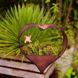 Maceta Colgante de Metal en Forma de Corazón con Cadena |   Portaflores Decorativo Rústico con Acabado Rosa Antiguo para Jardín o Balcón - Product Image 6