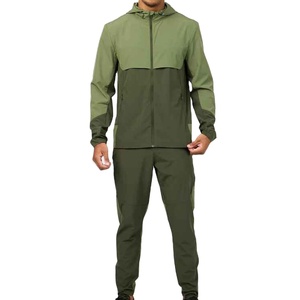 Ensemble de survêtement sportif personnalisé en nylon léger réfléchissant 3M, avec veste zippée à capuche et pantalon de jogging, fabriqué en usine OEM - Product Image 1