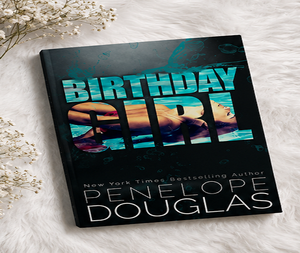 Birthday Girl de Penelope Douglas, Libro de Romance Lento y Amoroso en Formato Paperback en Inglés - Product Image 1