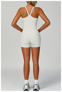 ชุดโยคะแบบสองชิ้น เสื้อกล้ามรัดรูปเอวสูง กางเกงขาสั้น ผ้าริบเนื้อแน่น ป้องกันรอยยับ สำหรับวิ่งออกกำลังกาย พร้อมโลโก้แบบกำหนดเอง สำหรับผู้หญิง - Product Image 3