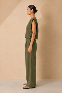 Ensemble deux pièces décontracté pour femme, tissé uni, sans manches, col rond, coupe ample, haut à boutons latéraux et pantalon large longueur pleine - Product Image 2