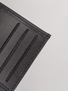 Wholesale OEM Men's Premium Genuine Leather Trifold Card Holder <b>RFID</b> Protected Short Silk Lining Fold Customizable High Quality - Product Image 6