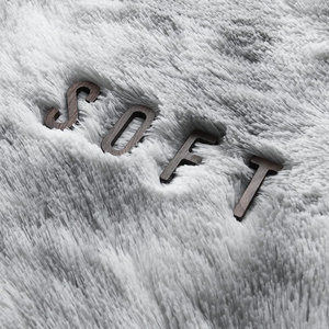 Alfombra de Pelo Sintético Suave y Esponjosa Antideslizante para Dormitorio Infantil y Sala de Oración - Product Image 1