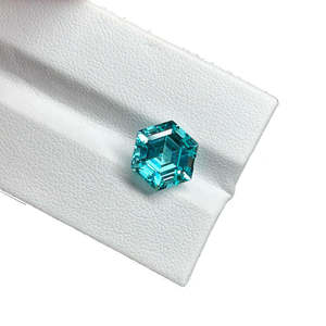Diamante hexagonal verde color Paraiba cultivado en laboratorio, claridad VVS VS, piedra preciosa geométrica única para la fabricación de anillos de joyería. - Product Image 5