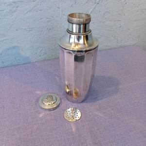 Coctelera de Acero Inoxidable de Alta Calidad con Construcción Duradera, Perfecta para Preparar Cócteles en Restaurantes y Bares - Product Image 2