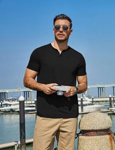 Camiseta Henley Negra de Manga Corta para Hombre, Corte Regular, Color Sólido Informal, Diseño de Cuello en V Tejido - Product Image 4