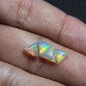 โอปอลธรรมชาติทรงสามเหลี่ยมเจียระไนสำหรับทำเครื่องประดับ - Product Image 6
