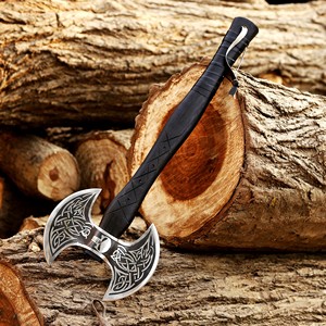 Hache viking à double tête forgée à la main – Tête en acier au carbone gravée à l'acide, manche en bois de frêne massif avec fourreau en cuir – Haches OEM personnalisées - Product Image 1