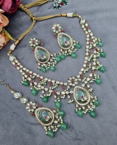 Ensemble de bijoux ethniques traditionnels de luxe en forme de poire, collier Kundan avec boucles d'oreilles et mangtika, pour les occasions spéciales - Product Image 1