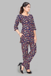 Ensemble de vêtements décontractés pour femmes de haute qualité, imprimé fleurs mélangées, en poly-rayonne, col rond, deux pièces, pour l'été - Product Image 2
