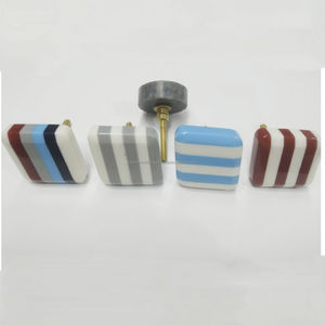 Le tiroir en résine de Terrazzo vert vif tire des boutons colorés élégants pour les placards, les commodes, les placards et les projets de rénovation domiciliaire - Product Image 3