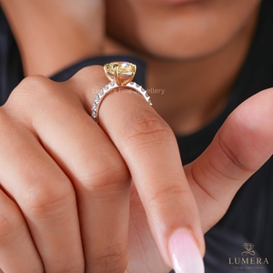 Bague de fiançailles de luxe en or massif plaqué avec diamant jaune fantaisie de taille ovale cultivé en laboratoire, sertie pavé, certifiée IGI, bijoux fins personnalisés - Product Image 3