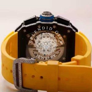 Reloj Deportivo Analógico de Cuarzo para Hombre, Cristal de Zafiro Amarillo, Caja Cuadrada de 28 mm, Correa de Moissanita Plateada, Cierre Oculto, Resistente al Agua - Product Image 3