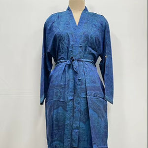 Robe de chambre kimono en soie faite main indienne, style bohème chic, vêtement de détente pour femme, manches longues, robe de mariée, logo sur le devant, douce - Product Image 1