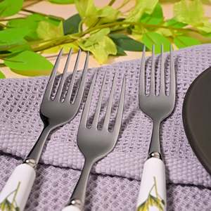 Ensemble de 4 petites fourchettes en métal en acier inoxydable avec motif marguerites en céramique pour restaurant, fruits, desserts, et service festif d'Halloween - Product Image 2