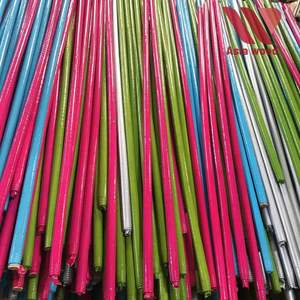 Escoba de madera de eucalipto con mango recto recubierto de PVC de 70-120 cm, marca Asiawood, ecológica, con cerdas tipo bandera para limpieza y recogida de polvo. - Product Image 1