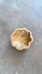 Assiette à dessert en bois massif poli de style vintage, faite à la main, écologique, de qualité alimentaire, en forme de fleur, best-seller en Indonésie - Product Image 3