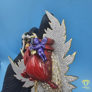 Collier de luxe avec pendentif cœur anatomique et ailes d'ange, entièrement serti de diamants, un chef-d'œuvre artistique de créateur avec un chérubin - Product Image 3