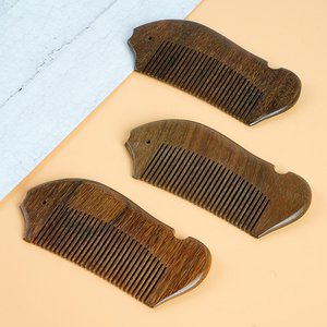 Peigne à cheveux artisanal sculpté en bois naturel, à dents fines, en forme de poisson, anti-statique, en bois de santal naturel, artisanat naturel, vente en gros - Product Image 3
