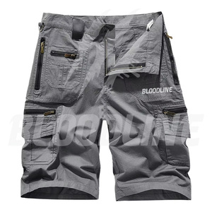 Shorts cargo noirs pour homme Bloodline, taille mi-haute, séchage rapide, style Bermuda avec fermetures éclair, logo frontal, design workwear - Product Image 5