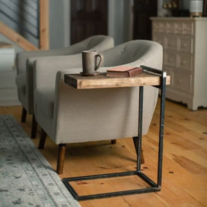 Table d'appoint en fer forgé faite à la main avec plateau en bois de pin vieilli, table d'appoint de canapé, mobilier de salon moderne rustique, pour ordinateur portable et collations - Product Image 1