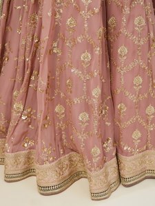 Ensemble Lehenga Choli Maxi Rose Brodé de Fleurs avec Dupatta en Organza – Robe de Soirée et de Mariage pour Femme - Product Image 6