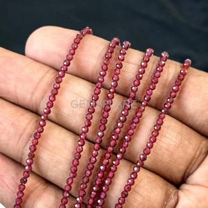 Cuentas redondas microfacetadas de granate rojo natural de 2 mm, pequeñas cuentas de granate para la fabricación de joyas, cuentas sueltas facetadas con corte de diamante al por mayor. - Product Image 1