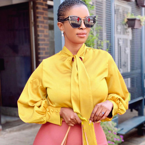Blusa de satén naranja para mujer con cuello de lazo y mangas abullonadas, elegante top de oficina, color sólido, para primavera/verano, estilo africano. - Product Image 3