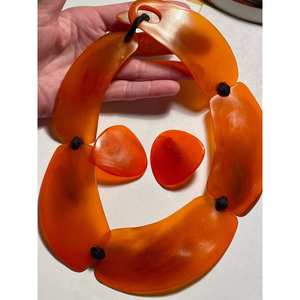 Collier artisanal en résine et bois, élégance naturelle, accessoires de bijouterie - Product Image 3