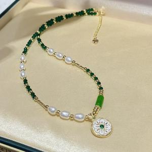 Collier de haute qualité en jade vert cristallin et perles d'eau douce 5-6 mm, pendentif tendance, vente en gros et au détail disponible - Product Image 5