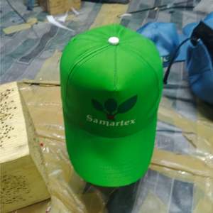 Présente un casquette de bureau générale, un couvre-chef formel porté par les officiers de haut rang. - Product Image 3