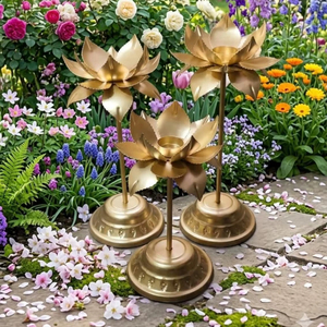 Portavelas de Latón con Diseño de Flor de Loto, Ecológico, Hecho a Mano, Clásico, Centro de Mesa Navideño, Decoración para el Hogar, Eventos de Hotel, Fiestas - Product Image 1