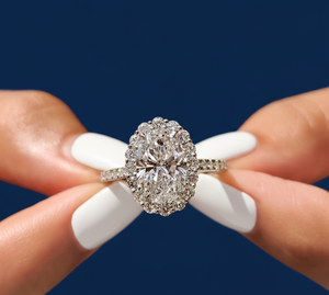 Anillo de Compromiso Ovalado con Halo de Diamantes Cultivados en Laboratorio, Certificado por IGI, 2.76ct, Oro Blanco con Baño de Rodio, VVS2, Color F, para Boda - Product Image 1