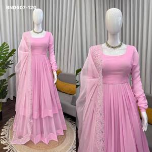 Superbe ensemble tendance en faux georgette avec dentelle, comprenant un haut, un pantalon palazzo et une dupatta – Fournisseur d'articles indiens d'exportation de Surat - Product Image 5
