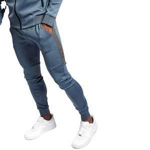 Vente en gros Survêtement d'hiver unisexe personnalisé avec col à capuche Panneau d'entraînement de gymnastique écologique Porter des vêtements d'entraînement ajustés - Product Image 4