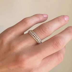 แหวนเพชรทรงกลมเพาะเลี้ยงในห้องปฏิบัติการแบบซ้อนได้ ทองคำแท้ 14K 18K สำหรับวันครบรอบ แหวนแต่งงานหรูหราทันสมัยแบบครึ่งวง ผู้ผลิตแหวนแต่งงาน - Product Image 6