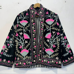 Veste bomber en velours brodée Suzani faite à la main, style ethnique bohème, manteau d'hiver classique, réversible, coupe-vent, élégant, cadeau - Product Image 1