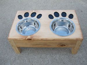 Double gamelle en bois pour chien, conçue pour une alimentation hygiénique et un retrait facile des bols lors du nettoyage - Product Image 1