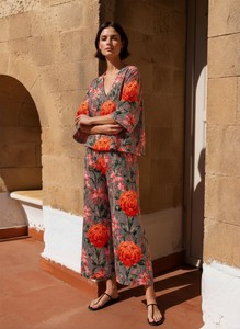 Conjunto de 2 Piezas para Mujer, Estampado Floral Casual Scarlet Flora, Algodón y Seda, Secado Rápido, Verano - Product Image 4
