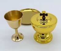 Calice en laiton de style artisanal avec patène pour la cérémonie eucharistique de l'Église